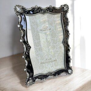 Metal Elegant Photo Frame with Clear Glass Stones 4 x 6 photos Classic Decor